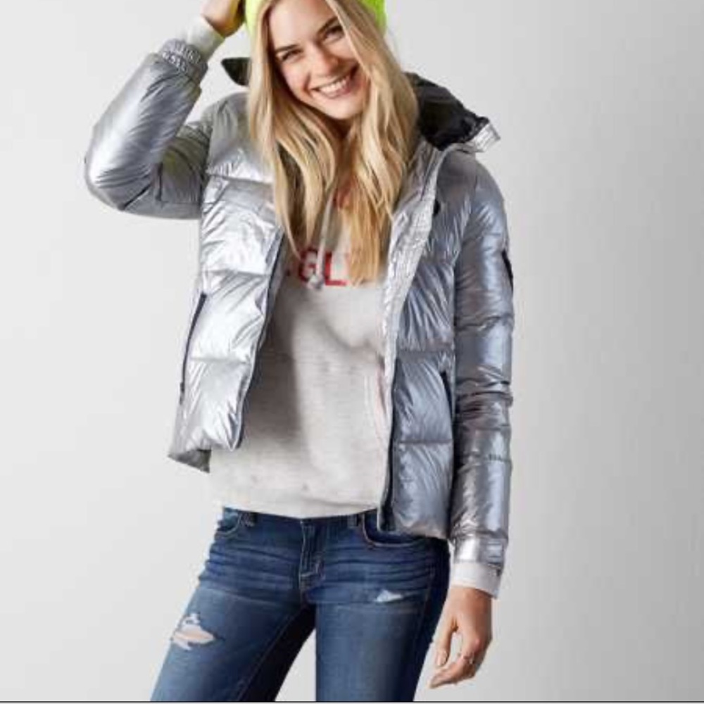 American Eagle silver puffer with soft plush hood